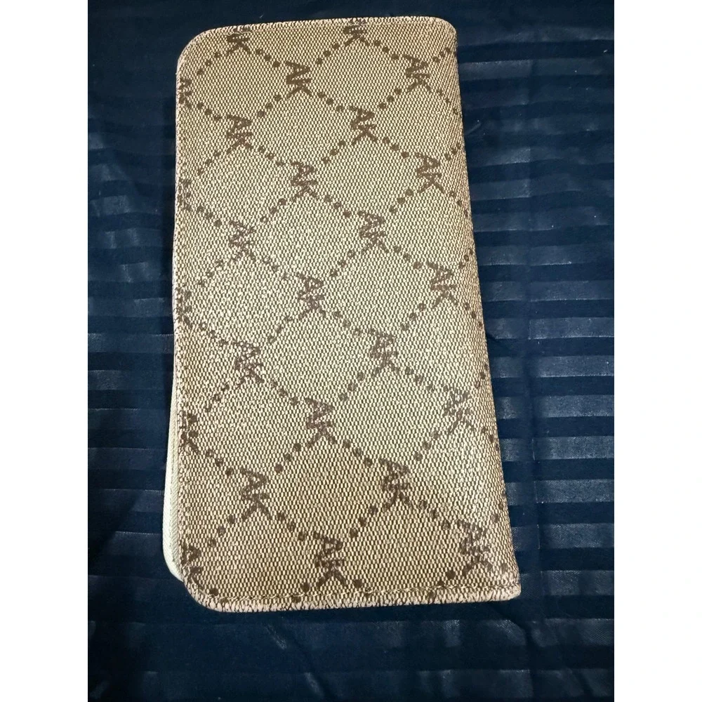 Anne Klein Monogram Slim Bifold Wallet Tan Cream Gold Lion Logo ID Window